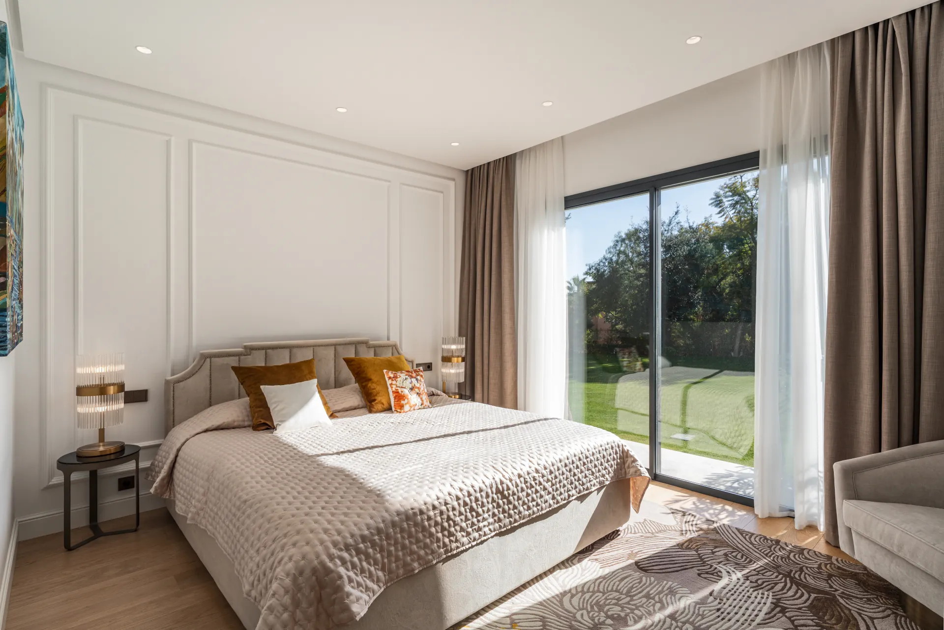 A serene sanctuary. Wainscoting, plaid‑patterned linens, and a glass door opening to a private lawn — all experienced in 3D before the first wall was painted.